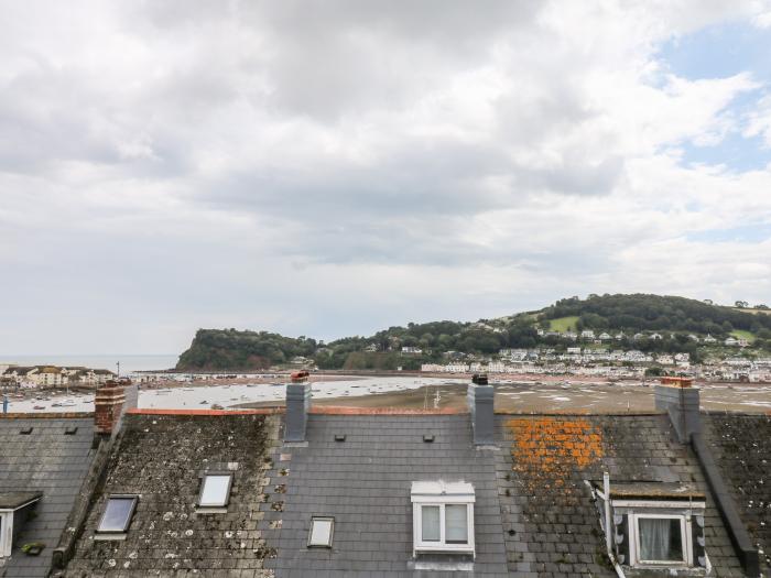 Flat 2, Teignmouth, Dorset. Close to a shop, a pub, a river and a beach. 2 bedrooms. WiFi.