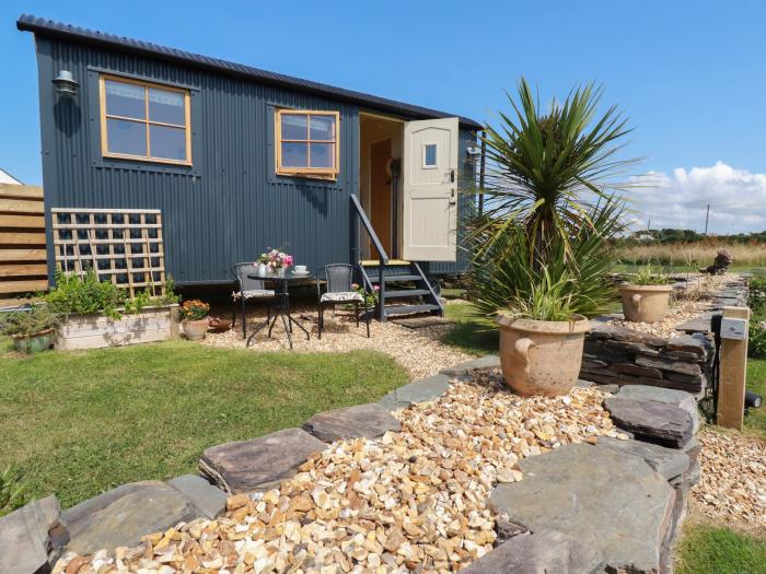 Dot May, Porteath near Polzeath, Cornwall. Off-road parking. Close to a beach. Rural location. 1bed.