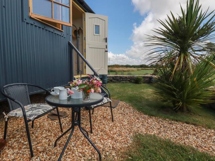 Dot May, Porteath near Polzeath, Cornwall. Off-road parking. Close to a beach. Rural location. 1bed.