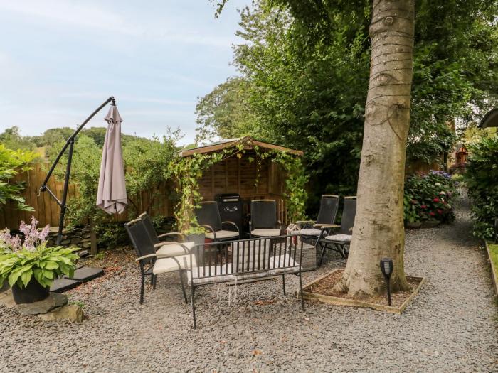 Oak, Ulverston, Cumbria. Studio-style pod ideal for a couple and one well-behaved dog. National Park