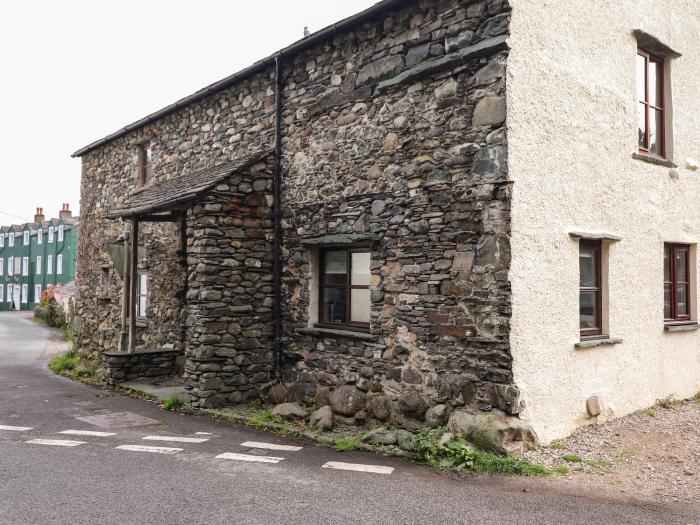 Beck Edge, Braithwaite, Cumbria. In national park. Off-road parking. Close to walks. Woodburner. TV.