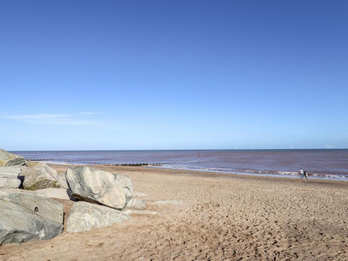 The Lotus, Fitling, near Burton Pidsea, East Riding of Yorkshire. Hot tub. Smart TV. Child-friendly.