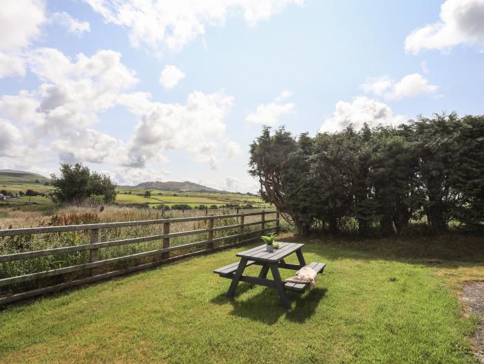 Bwthyn Derwin Fawr in Garndolbenmaen near Penygroes, Gwynedd. Near a National Park. Enclosed garden.