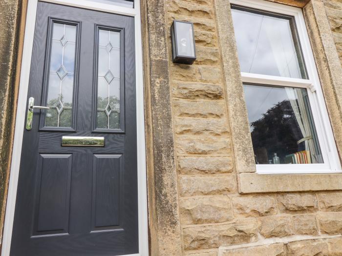 24 East Lane, Skipton, North Yorkshire. Electric fire. Courtyard. Dishwasher. Washing machine. 1bed.