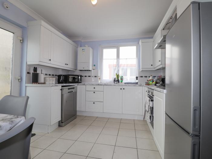 Ty Rhos is located in Cardigan, Ceredigion. Two-bedroom home resting centrally, near amenities. Pets