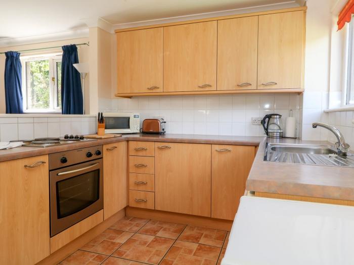 24 Pendra Loweth, Falmouth, Cornwall. TV. WiFi. Close to a shop and a pub. On-site facilities. Patio