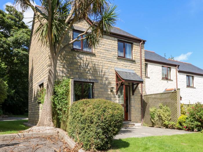 24 Pendra Loweth, Falmouth, Cornwall. TV. WiFi. Close to a shop and a pub. On-site facilities. Patio