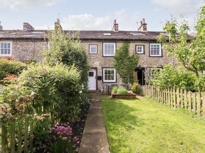 9 Bell Busk, in Bell Busk near Gargrave, Yorkshire. Smart TV. Woodburning stove. Near National Park.