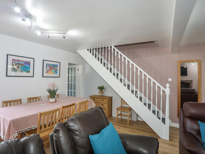 Maes Y Ffynnon, Nefyn, Gwynedd. Over three floors. Four bedrooms. Beach near. Pet-friendly. Smart TV