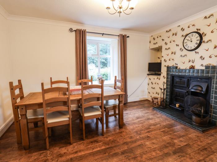 Lena's Lodge, Easington, North Yorkshire. Close to a shop and a pub. En-suite bedrooms. WiFi and TV.