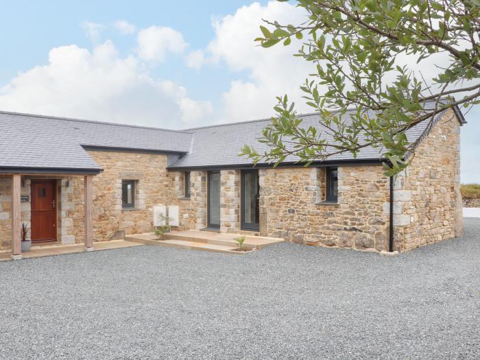 Foxglove Barn is near St Ives, Cornwall. One-bed home, ideal for couples. In AONB. Open-plan living.