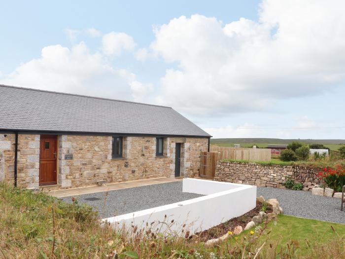 Foxglove Barn is near St Ives, Cornwall. One-bed home, ideal for couples. In AONB. Open-plan living.