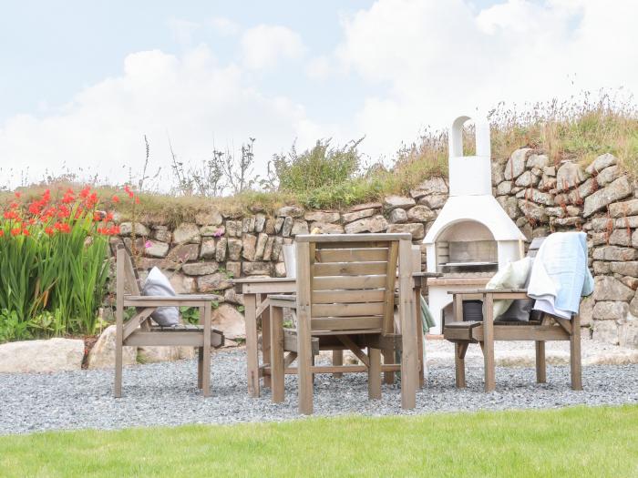 Foxglove Barn is near St Ives, Cornwall. One-bed home, ideal for couples. In AONB. Open-plan living.