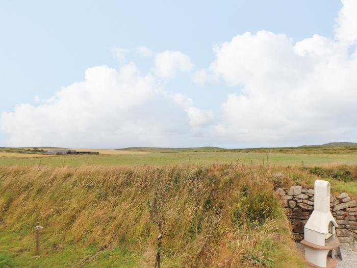 Foxglove Barn is near St Ives, Cornwall. One-bed home, ideal for couples. In AONB. Open-plan living.