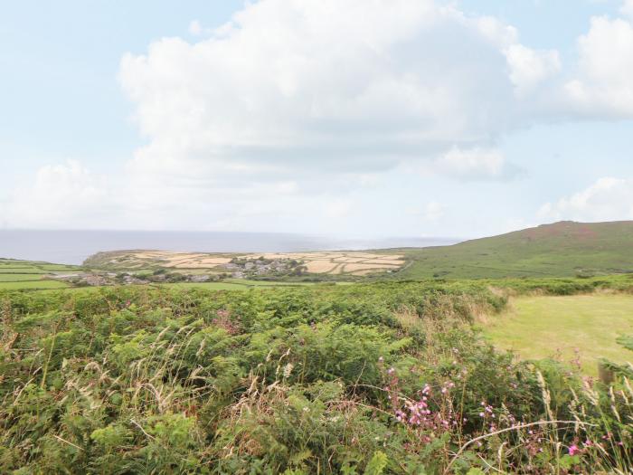 Foxglove Barn is near St Ives, Cornwall. One-bed home, ideal for couples. In AONB. Open-plan living.