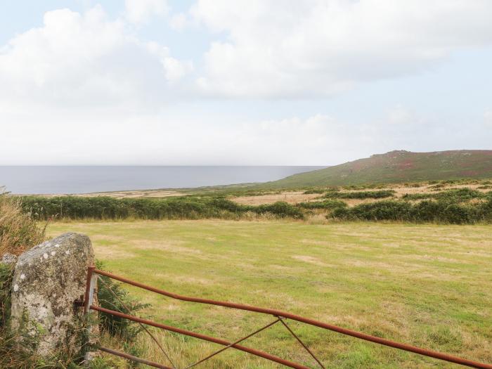 Foxglove Barn is near St Ives, Cornwall. One-bed home, ideal for couples. In AONB. Open-plan living.