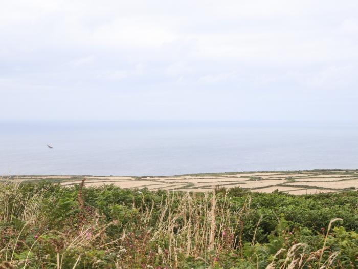 Foxglove Barn is near St Ives, Cornwall. One-bed home, ideal for couples. In AONB. Open-plan living.