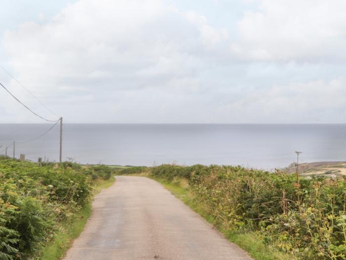 Foxglove Barn is near St Ives, Cornwall. One-bed home, ideal for couples. In AONB. Open-plan living.