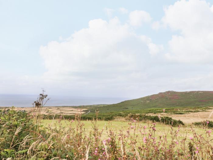 Foxglove Barn is near St Ives, Cornwall. One-bed home, ideal for couples. In AONB. Open-plan living.