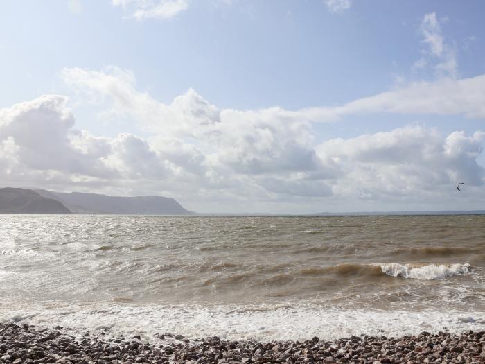 The Dunes, Llandudno, Conwy. Close to a shop, a pub and a beach. Hot tub. Garden. EV charging. Pets.