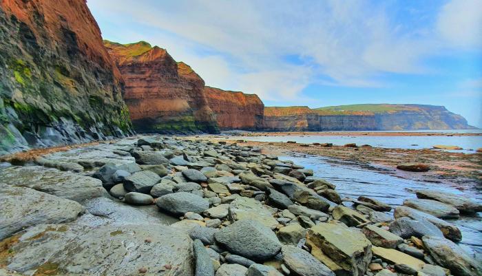 10 Beacon Hill, Loftus, North Yorkshire. Close to a shop, a pub and a beach. WiFi. TV. Parking for 2