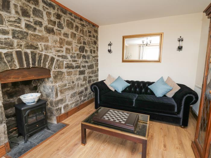 Towyn Hall, New Quay, Sir Ceredigion. Detached. Woodburning stove. Enclosed patio with garden. WiFi.