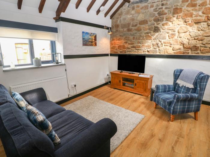 Honeysuckle Cottage in Llanddewi Velfrey nr Narberth, Pembrokeshire. Off-road parking. Dog-friendly.