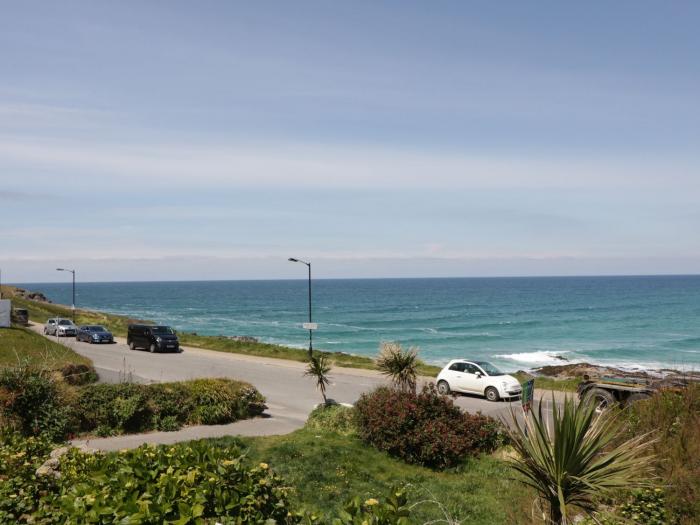 Apartment 3 Fistral Beach in Newquay, Cornwall. Near the beach. Open-plan living. Balcony. Sea views