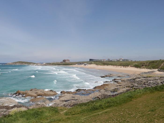 Apartment 3 Fistral Beach in Newquay, Cornwall. Near the beach. Open-plan living. Balcony. Sea views