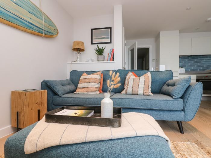 Apartment 3 Fistral Beach in Newquay, Cornwall. Near the beach. Open-plan living. Balcony. Sea views