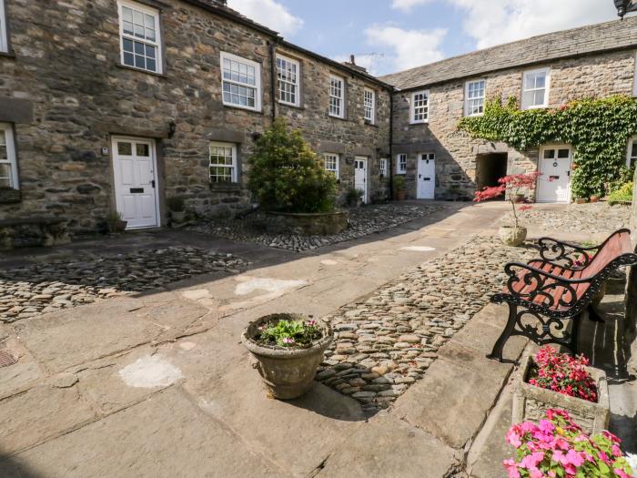 Ramblers Rest, rests in Sedbergh, in Cumbria. In National Park. Woodburning stove. Smart TV. Parking