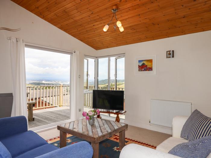 Tamar View Lodge, Millbrook, Cornwall. Smart TV. Ground-floor living. Off-road parking. River views.