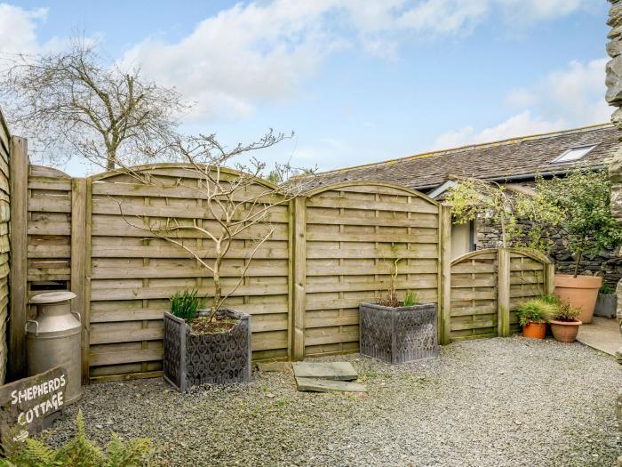 Shepherds Cottage, Hawkshead, Cumbria. Lake District. Close to a shop and a pub. Hot tub. Garden. TV