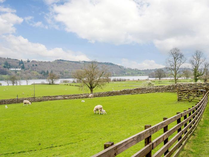 Shepherds Cottage, Hawkshead, Cumbria. Lake District. Close to a shop and a pub. Hot tub. Garden. TV