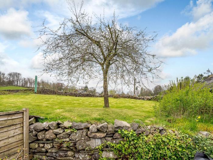 Shepherds Cottage, Hawkshead, Cumbria. Lake District. Close to a shop and a pub. Hot tub. Garden. TV