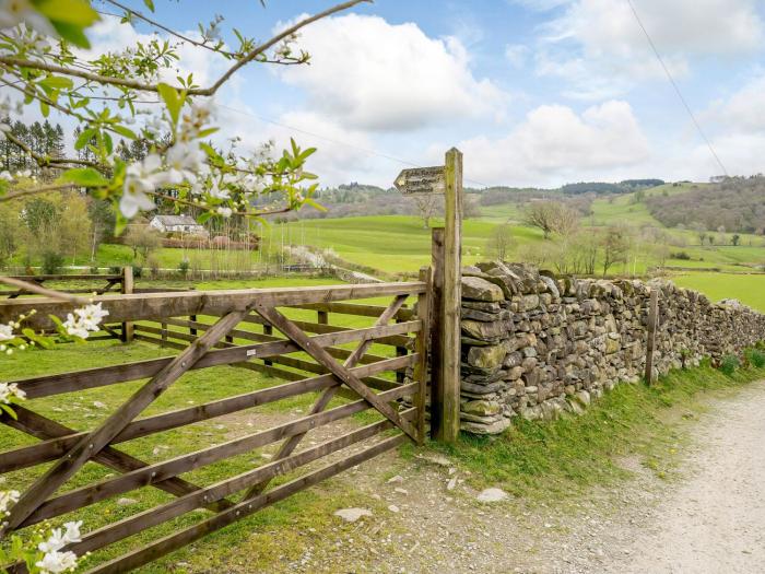 Shepherds Cottage, Hawkshead, Cumbria. Lake District. Close to a shop and a pub. Hot tub. Garden. TV