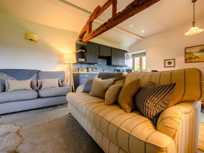 Shepherds Cottage, Hawkshead, Cumbria. Lake District. Close to a shop and a pub. Hot tub. Garden. TV