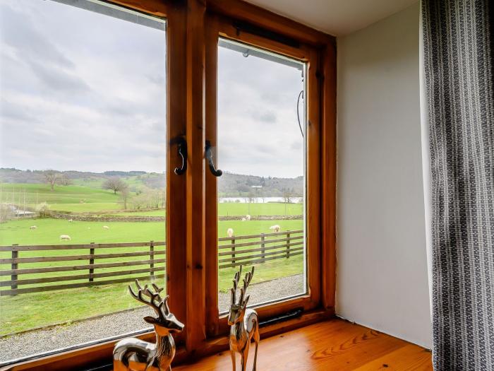 Shepherds Cottage, Hawkshead, Cumbria. Lake District. Close to a shop and a pub. Hot tub. Garden. TV