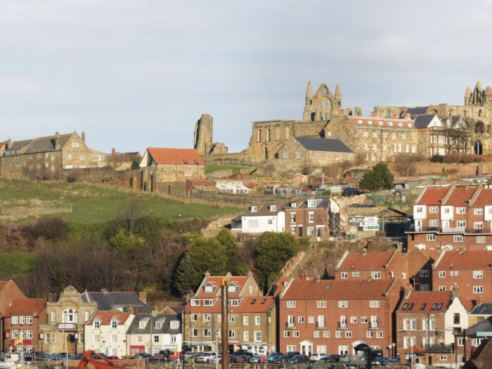 Rockton House, Whitby, North Yorkshire. Close to amenities, beach. Private courtyard. Electric stove