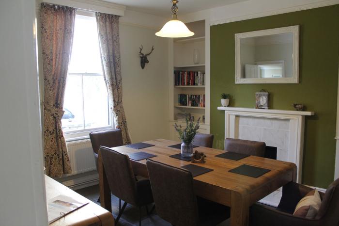 Rockton House, Whitby, North Yorkshire. Close to amenities, beach. Private courtyard. Electric stove