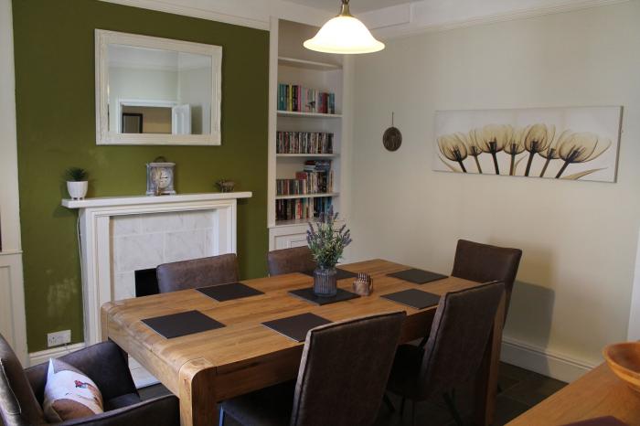 Rockton House, Whitby, North Yorkshire. Close to amenities, beach. Private courtyard. Electric stove