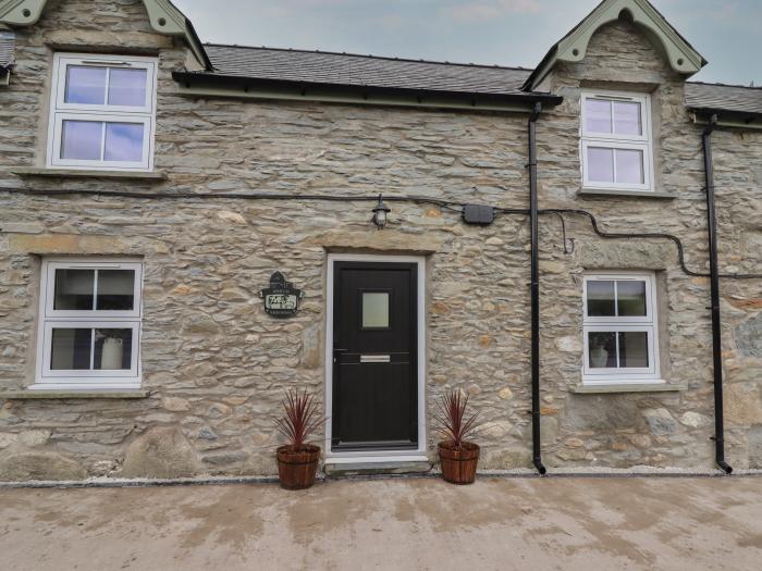 Rhos Las, Cerrigydrudion, Conwy. Four bedrooms. Contemporary. Countryside views. Patio with hot tub.