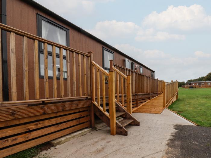 Woody Ray, Bridlington, East Riding of Yorkshire. Off-road parking. Close to amenities and beach. TV