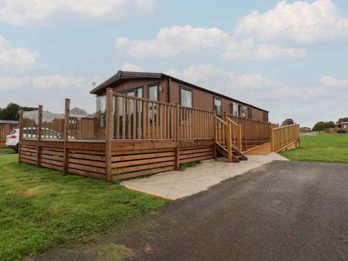 Woody Ray, Bridlington, East Riding of Yorkshire. Off-road parking. Close to amenities and beach. TV