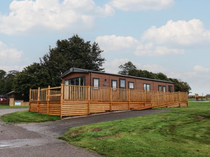 Rock on Tommy is in Bridlington, East Riding of Yorkshire. Off-road parking. Close to a beach. 2bed.