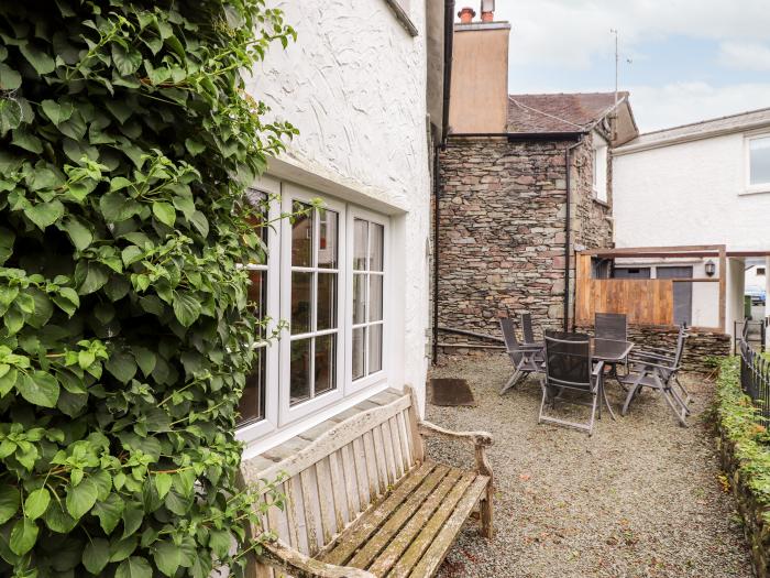 Holly Cottage, Grasmere, Cumbria. In National Park. Close to pub. Private parking. Woodburning stove