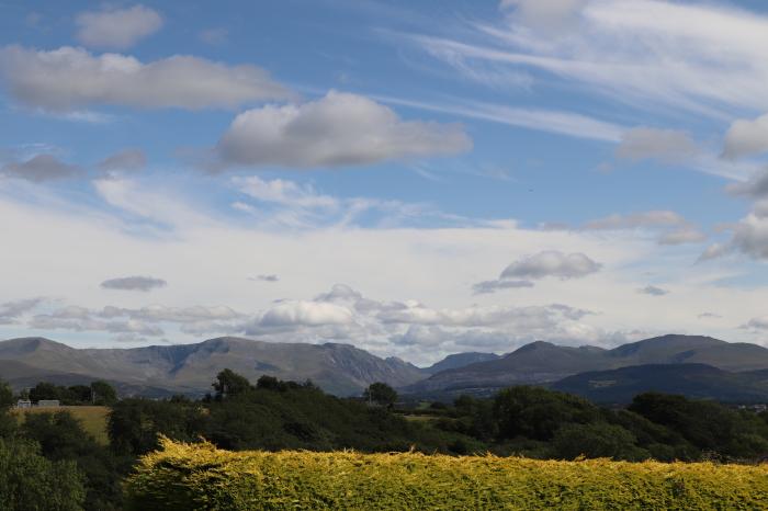 Eirianfa, in Menai Bridge, Anglesey. Near National Park. Private garden. Pretty views. Close to shop