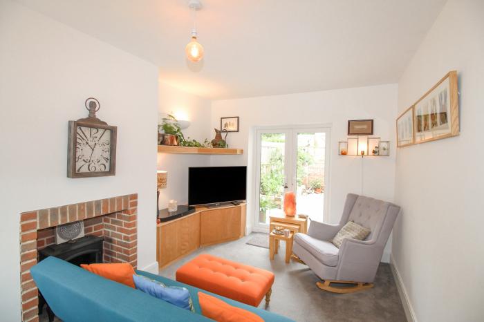 Wren, Upwey, Dorset. Two-bedroom, stylish home with enclosed garden. Near amenities and attractions.