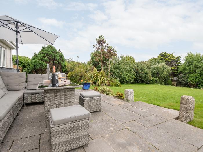 Chy Lowarth in Quintrell Downs, Cornwall. Dormer bungalow. Three bedrooms. Pet-friendly. Woodburner.