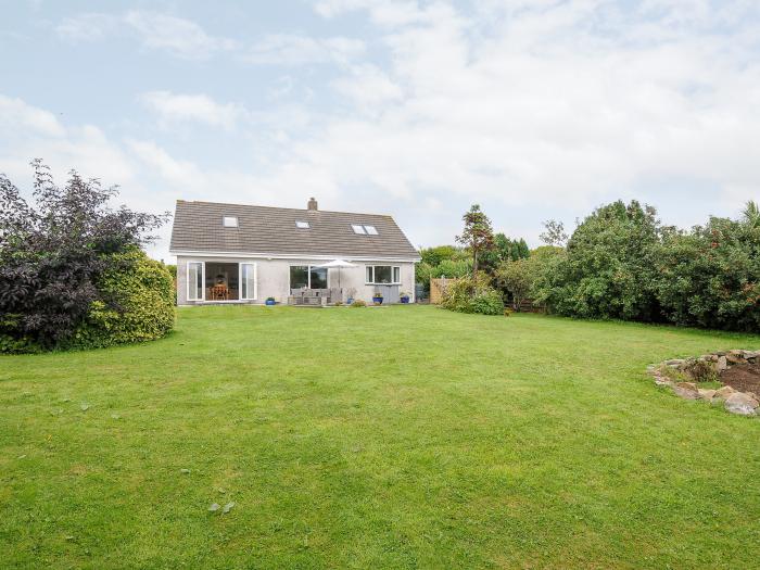 Chy Lowarth in Quintrell Downs, Cornwall. Dormer bungalow. Three bedrooms. Pet-friendly. Woodburner.